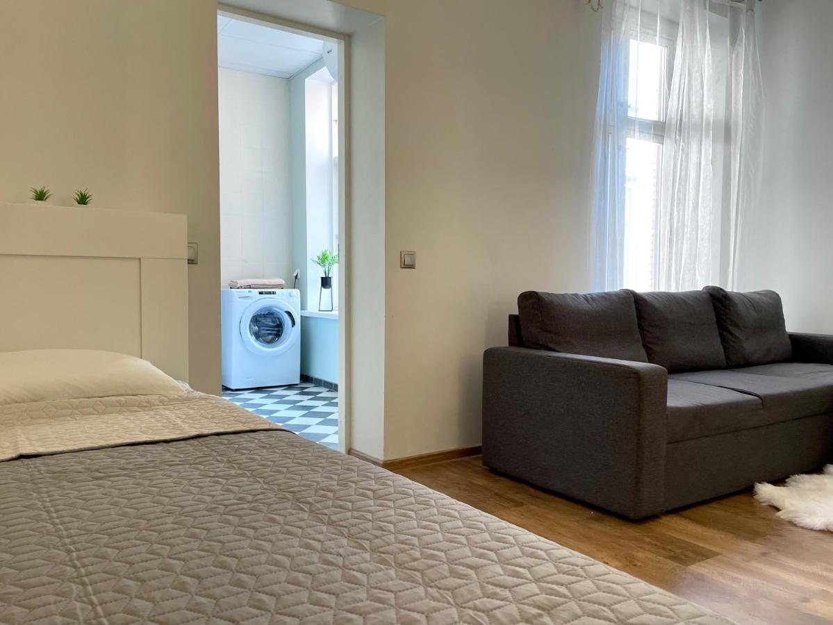 Spacious Holiday Apartment With Wifi And Parking Pärnu Exteriör bild