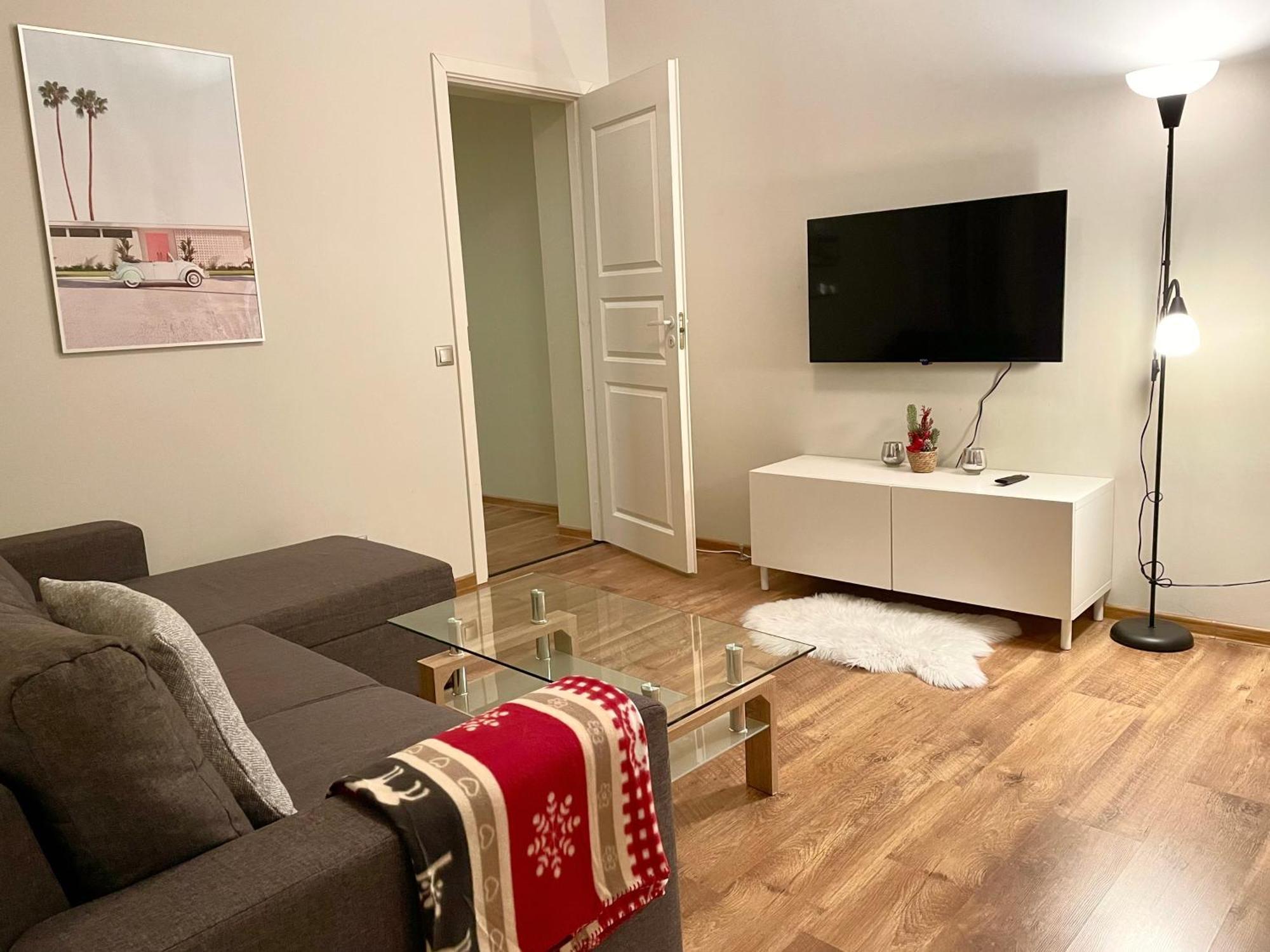 Spacious Holiday Apartment With Wifi And Parking Pärnu Exteriör bild